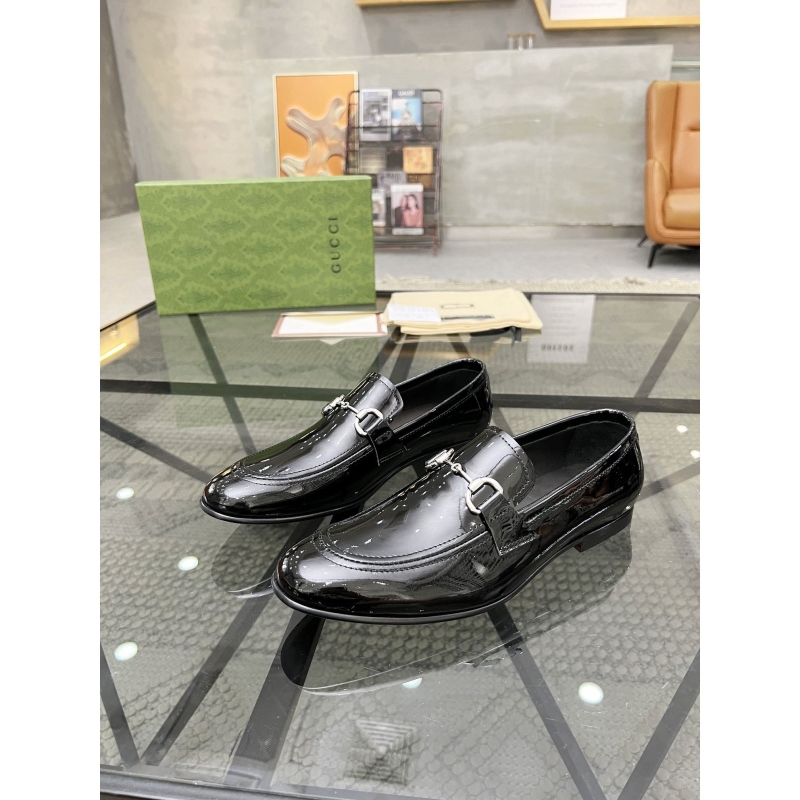 G*u*i leather shoes
